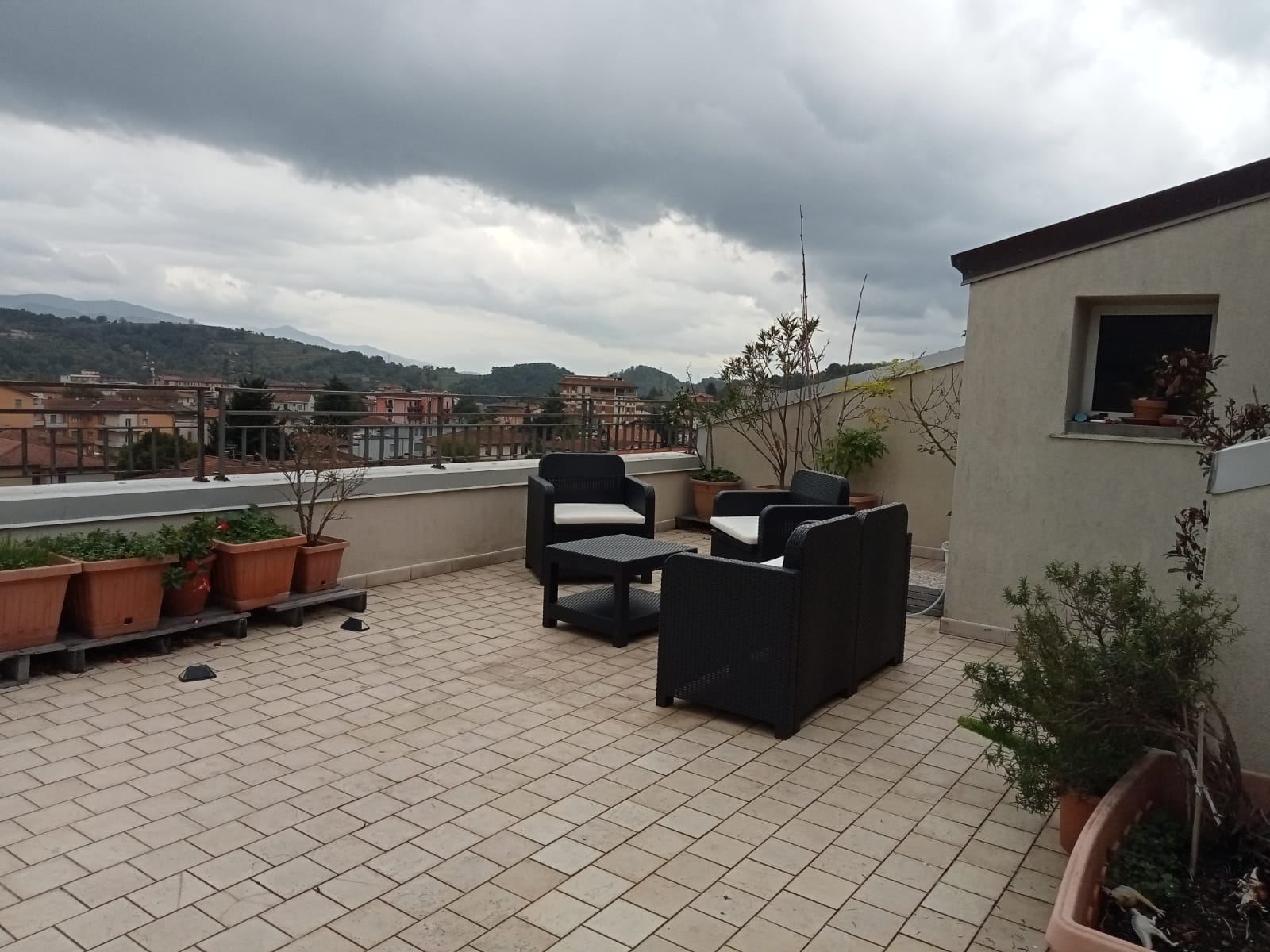 Pontremoli: Attico con terrazza e garage