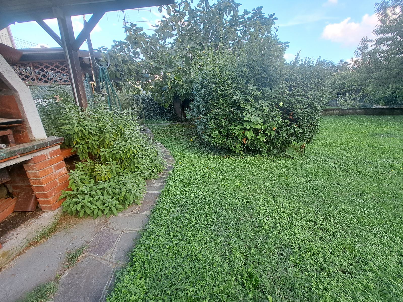 Pontremoli: Casa Indipendente , Giardino, Garage, Cantina