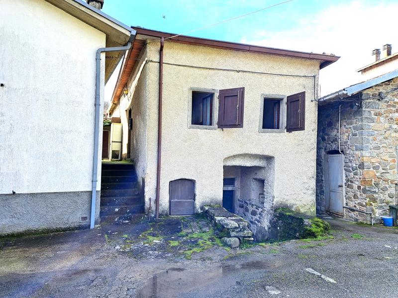 Pontremoli: casetta di campagna con terreno