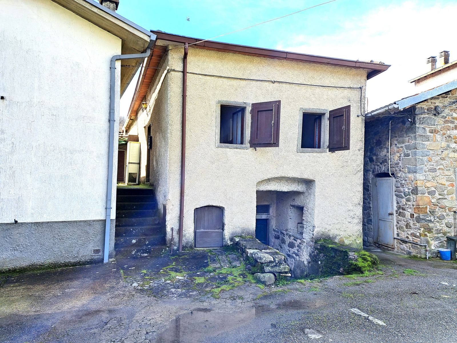 Pontremoli: casetta di campagna con terreno