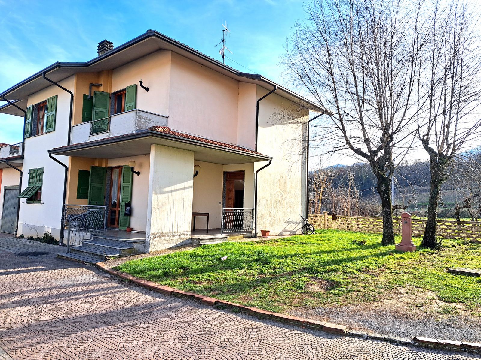 Pontremoli: Appartamento con giardino e garage