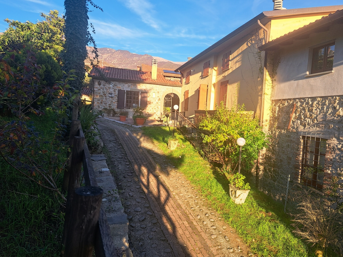 Bagnone, Casa indipendente con giardino